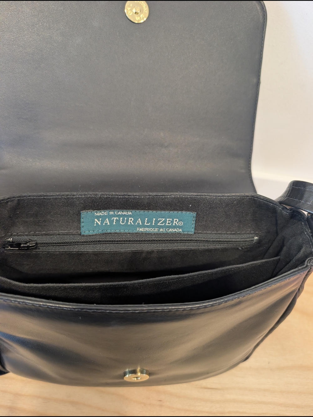 Vintage Naturalizer Black Leather & Patent Flap Shoulder Bag - Made in Canada - Picture 9 of 15